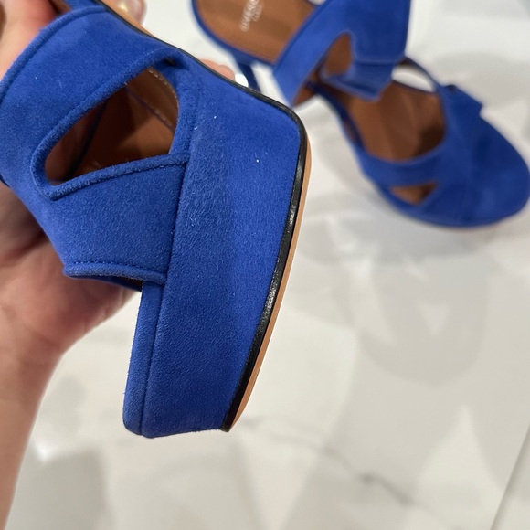 GIVENCHY
Electric Blue Suede Platform Ankle Wrap Shark Lock Sandals Size 8 - Picture 8 of 16